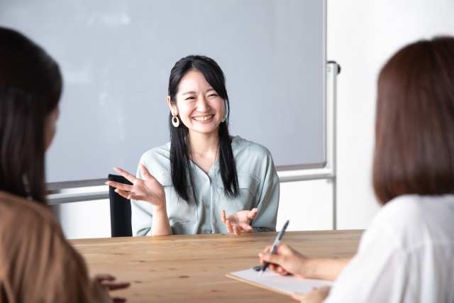 「人の話を聞く力」が、キャリアになる時代へ。心理カウンセラー資格エントリーコース